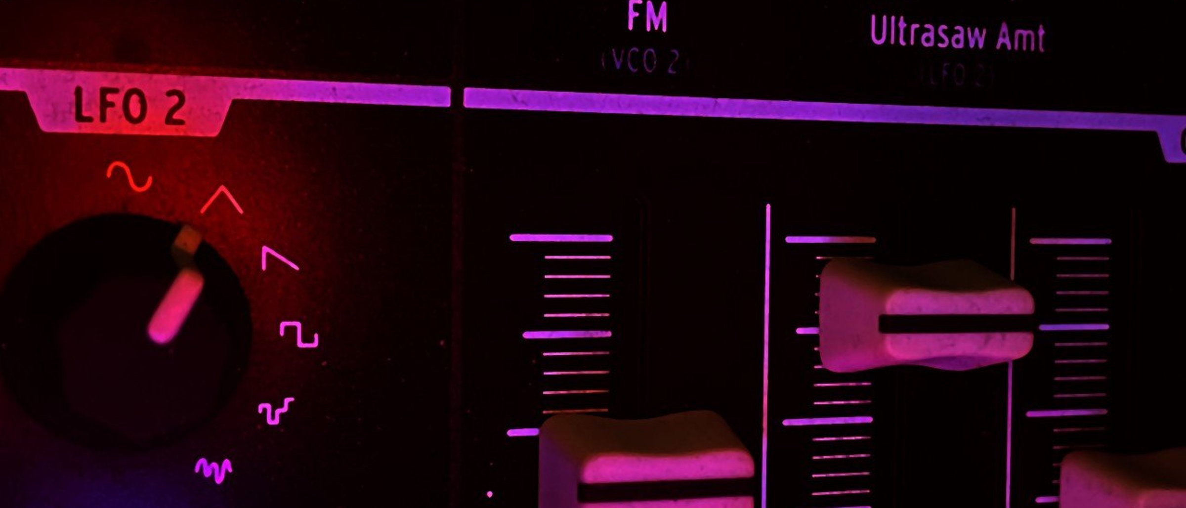 Synthesizer und Studio-Equipment